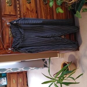 2/$30 Jennifer Lopez Striped Capri Pants